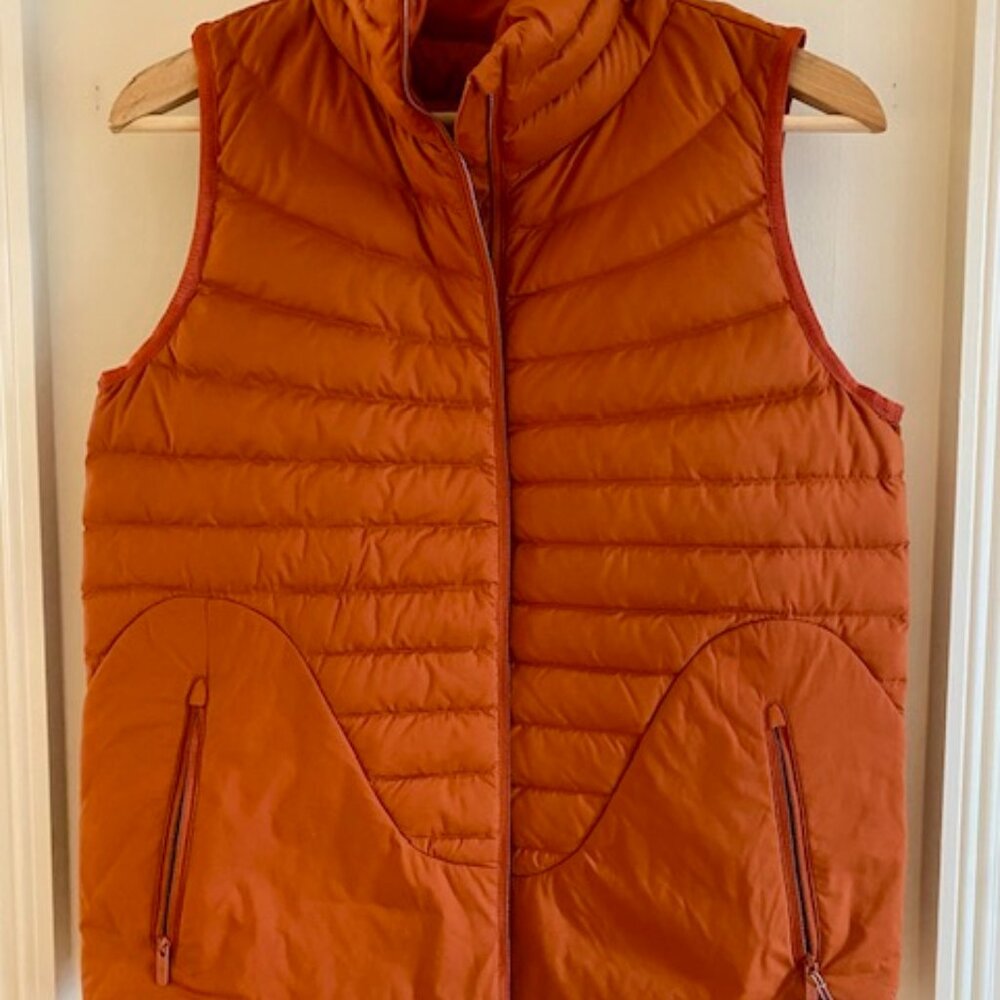 Lulu Lemon NWT West Stride Relaxed Fit Down Vest in Canyon Orange